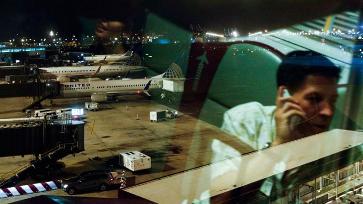 Informativo 24h - EE.UU prohíbe a sus aerolíneas volar a Tel Aviv tras impactar un cohete a una milla del aeropuerto