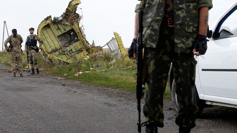 EE.UU. publica pruebas que implicarían a los rebeldes prorrusos en el derribo del avión - Informativo 24h | Ver