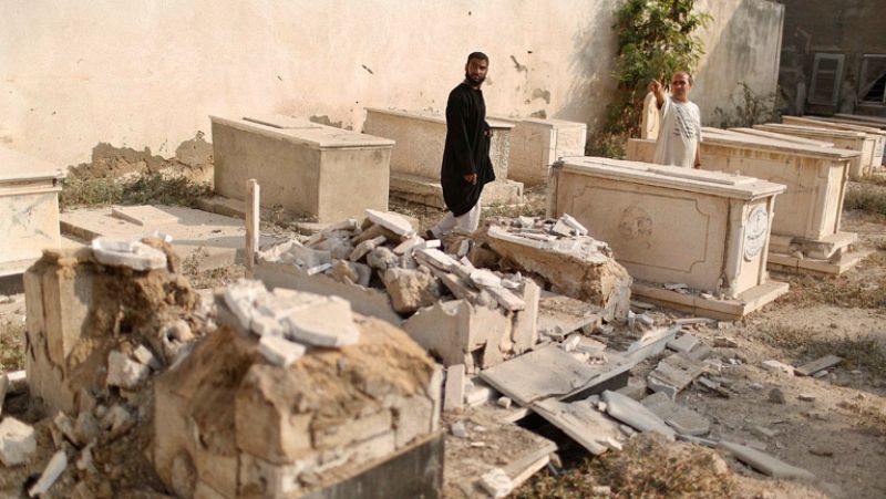 Vivir entre tumbas, otra forma de sobrevivir en Gaza