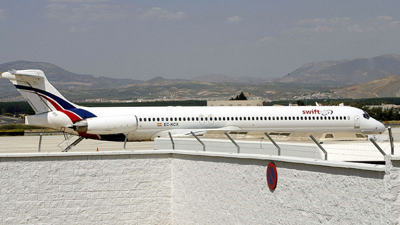 Perdido un avión con 110 pasajeros y seis tripulantes españoles que volaba a Argelia - Informativo 24h | Ver