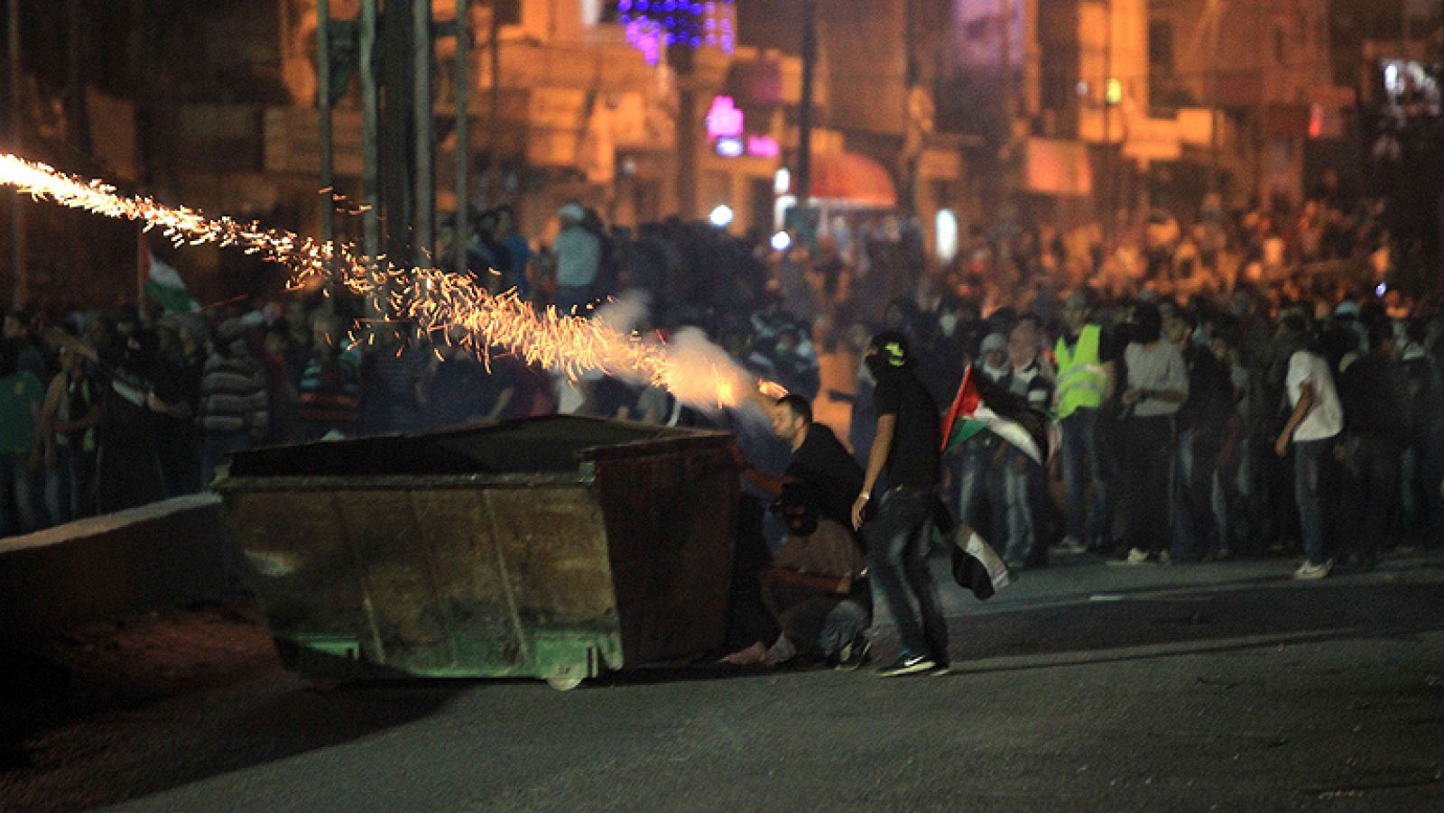 Al menos dos muertos en Cisjordania en una marcha multitudinaria contra la ofensiva sobre Gaza | Ver