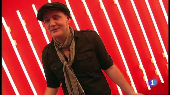 Viaje al centro de la tele - Enjuto vs Guitarrista de Amaral y el amigo sombrero