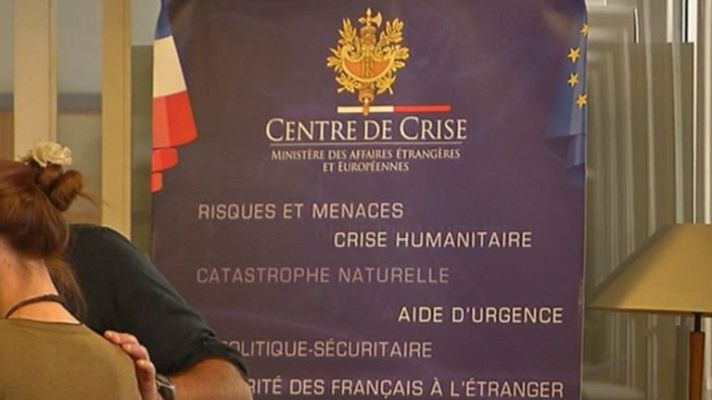 Telediario 1 - El gobierno frances, volcado en al apoyo a familiares