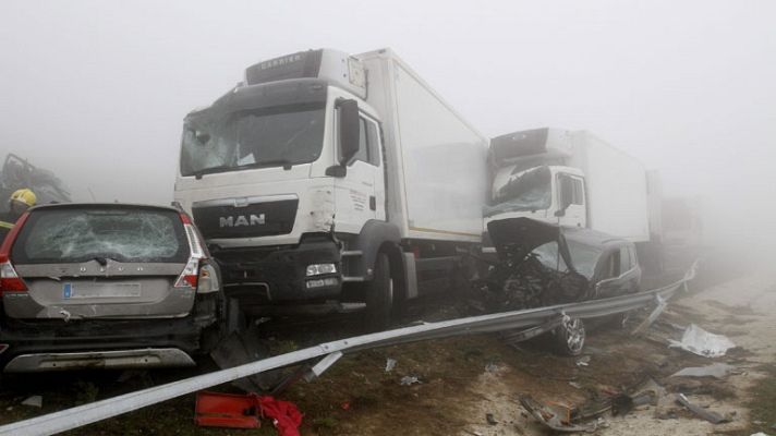 Telediario 1 - Un muerto y 30 heridos en un accidente en cadena en Lugo