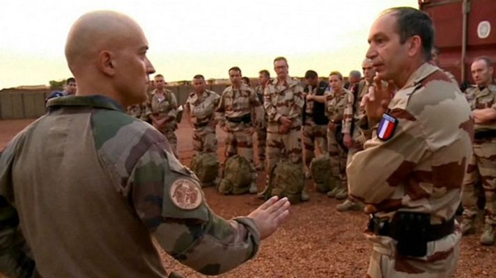 Telediario 1 - Expertos trabajan en el lugar del accidente de Air Algerie