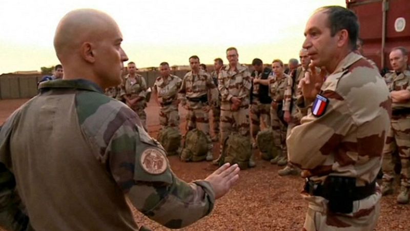 Un equipo internacional de expertos trabaja en el lugar donde se estrelló el vuelo de Air Algerie