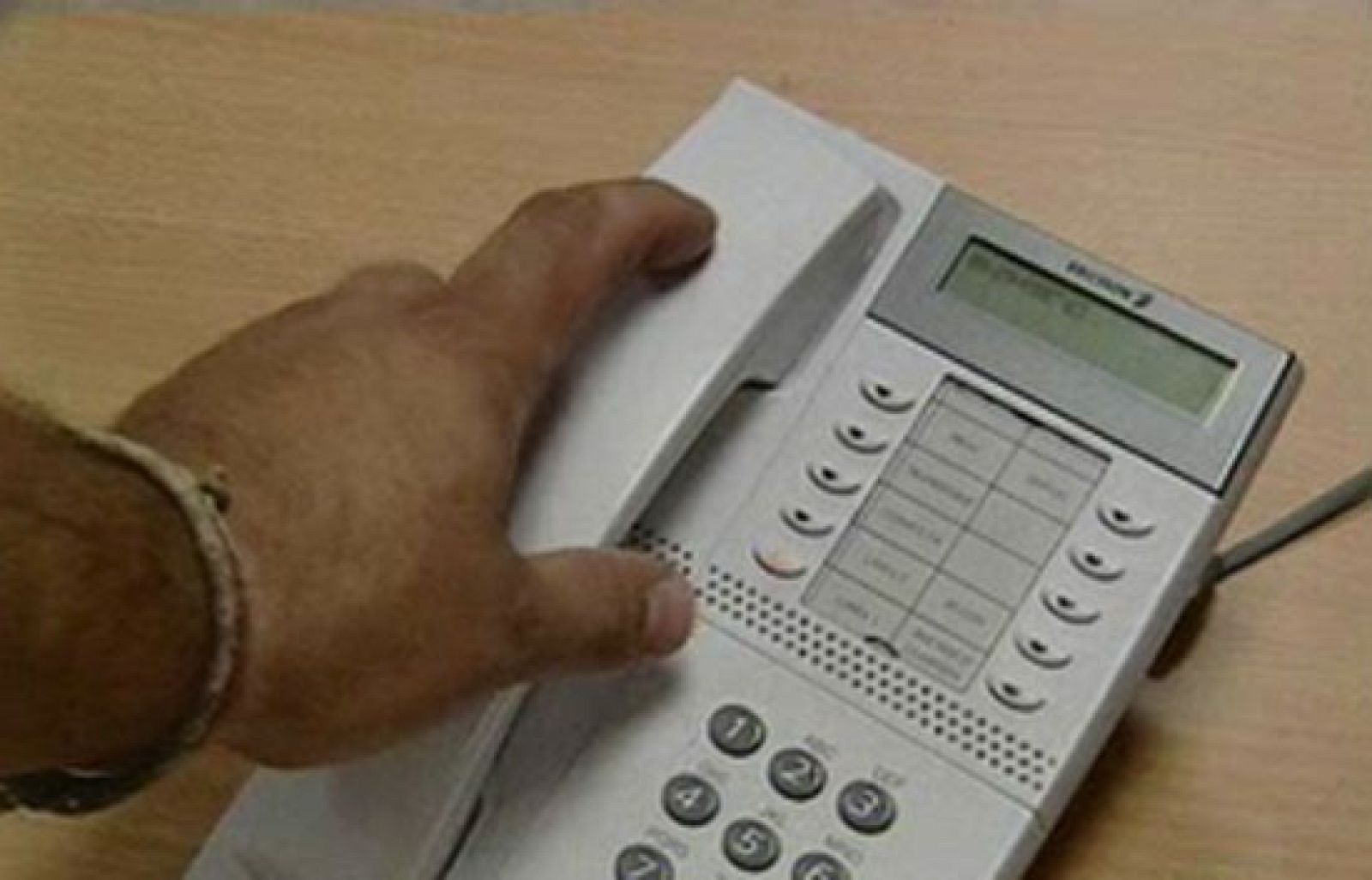 Telefónica cobrará a partir de octubre sesenta céntimos por la identificación de llamadas | Ver