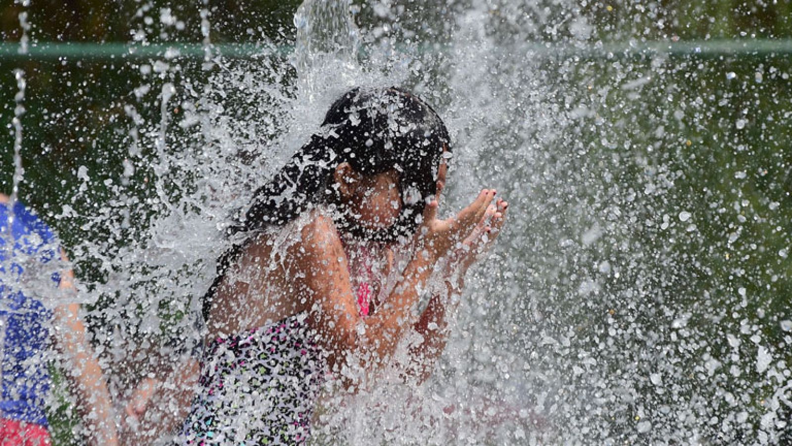 Chubascos fuertes en Cataluña y temperaturas muy altas en Andalucía