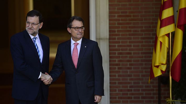 Informativo 24h - Frío saludo entre Rajoy y Artur Mas a su llegada a la Moncloa