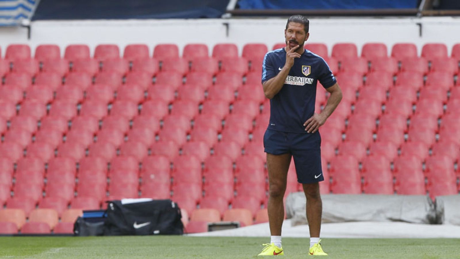 Simeone reconoce el interés del Atlético por 'Chicharito' | Ver