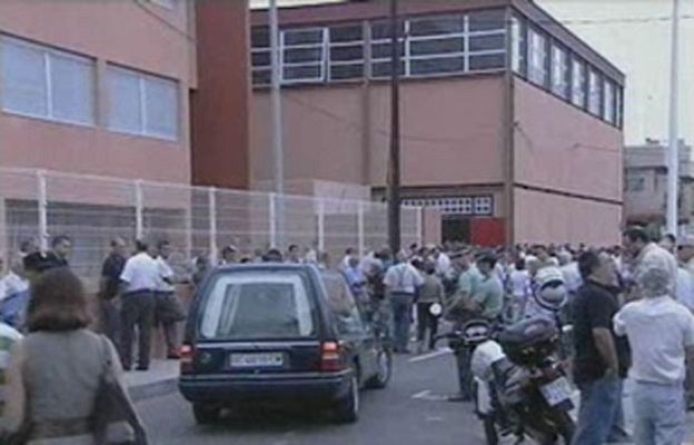  - Más entierros de víctimas