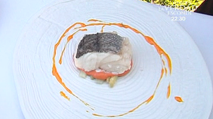 RTVE Cocina - Merluza con espárragos blancos asados y romesco de cacahuete