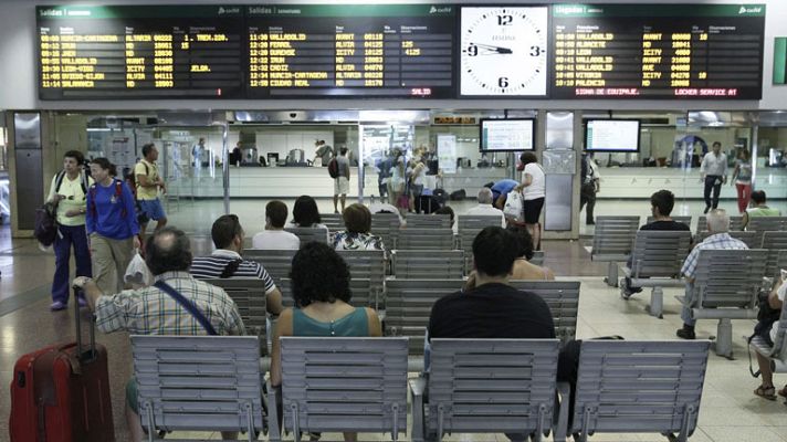 Telediario 1 - Huelga en Renfe y ADIF: se han suspendido más de 500 trenes