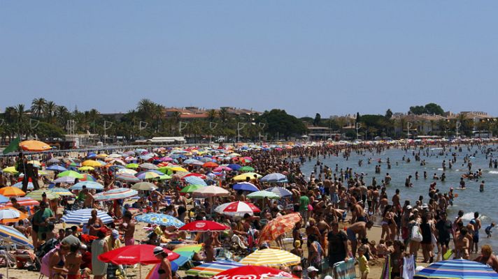 Telediario 1 - A las puertas de agosto, se prevé un nuevo récord en turismo