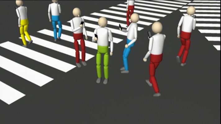  - Expertos japoneses crean una aplicación para que los peatones caminen seguros mientras usan su móvil