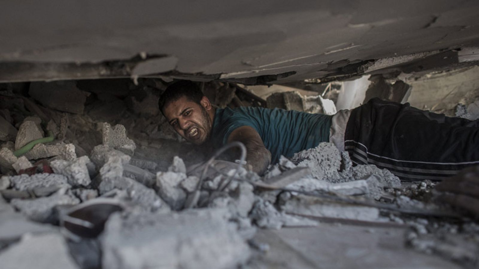 El amanecer deja al descubierto los efectos de otra noche de bombardeos sobre la Franja de Gaza