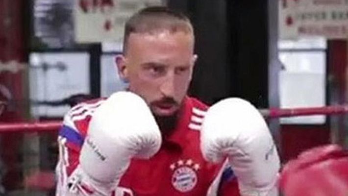 Telediario 1 - Franck Ribery luce sus habilidades como boxeador