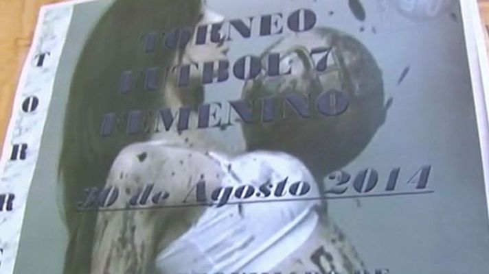 Telediario 1 - Polémica por el cartel de un torneo de fútbol femenino