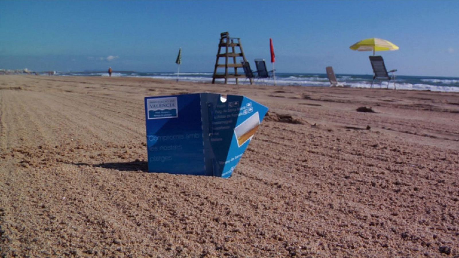 No seas cenizo y tires las colillas al mar