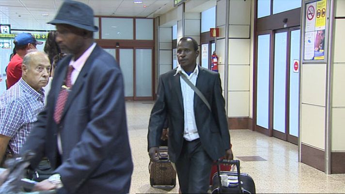 Telediario 1 - Faltan controles a pasajeros de zonas afectadas por el ébola