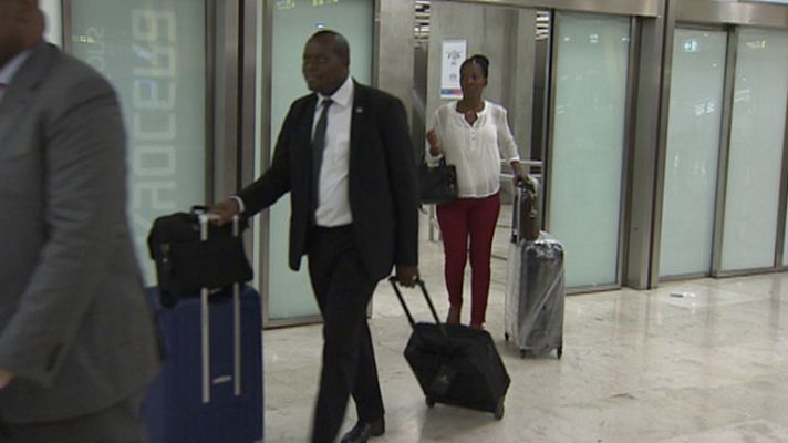 Telediario 1 - Llega a España el primer vuelo directo procedente de Nigeria
