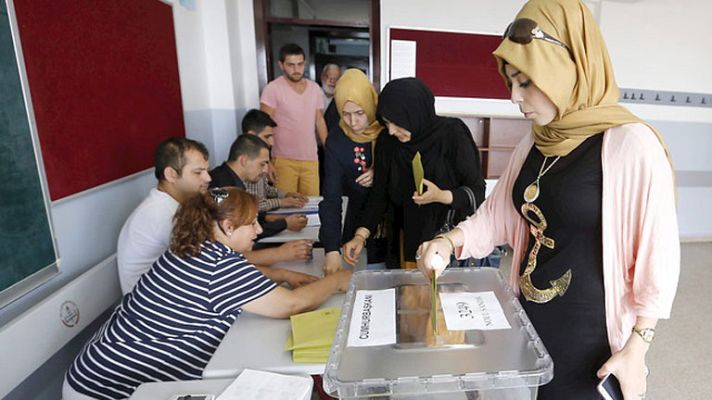 Telediario 1 - Elecciones en Turquía