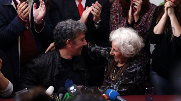 Telediario 1 - La labor de las Abuelas de la Plaza de Mayo