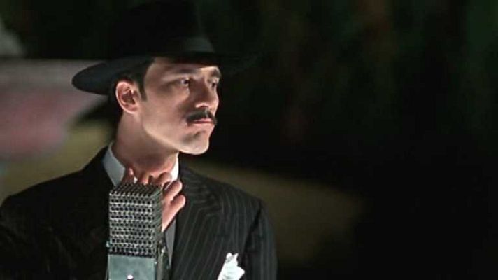 Versión española - Sus ojos se cerraron y el mundo sigue andando