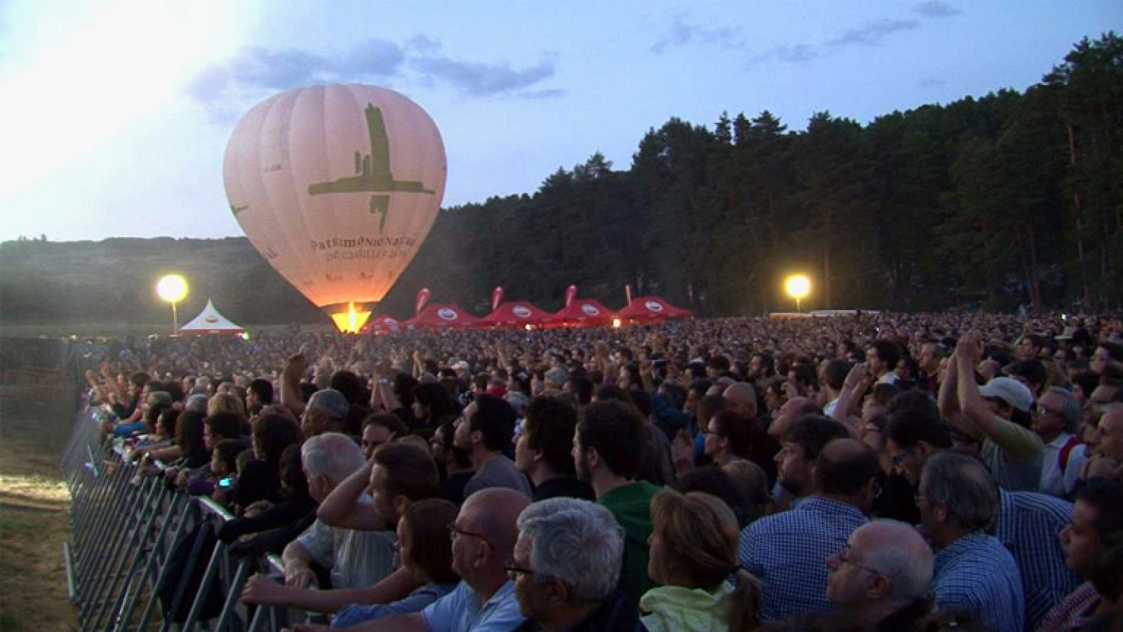 Comando Actualidad - Fuego, vino y pan - Música y naturaleza en Hoyos del Espino