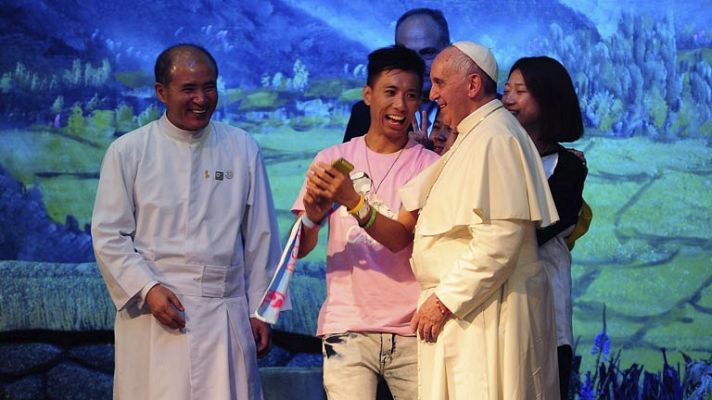 Telediario 1 - El papa Francisco viaja a Asia y pide unidad a los coreanos