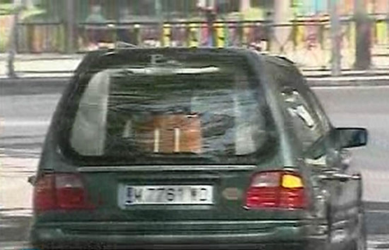 Se investiga la confusión con dos urnas con los restos de dos víctimas de Barajas | Ver