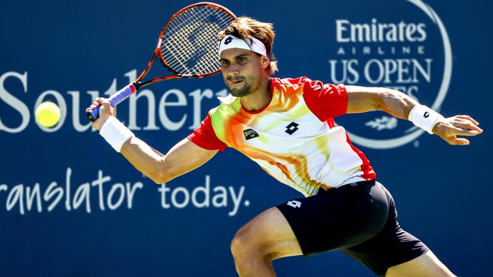 El español David Ferrer se clasificó este viernes para las semifinales del Masters 1.000 de Cincinnati (EEUU) al batir en cuartos a su compatriota Tommy Robredo. Ferrer necesitó dos horas y seis minutos para ganar por 6-4, 3-6 y 6-3 a Robredo, que fu