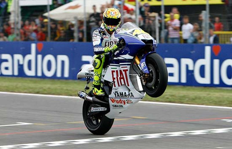 Valentino Rossi corre en casa, es su año y ha hecho una grada con su nombre, el espectáculo parece asegurado.