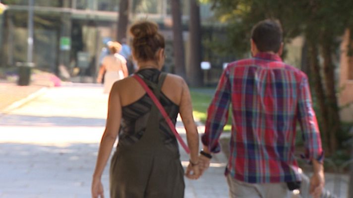 Telediario 1 - Uno de cada diez solteros usa la red para encontrar pareja