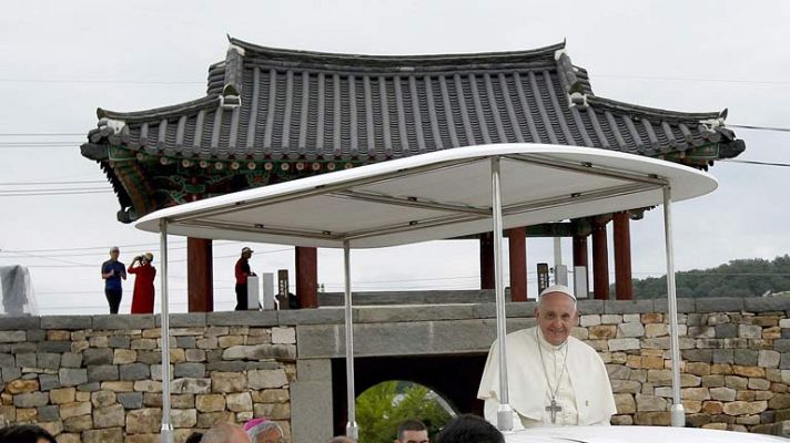 Telediario 1 - El papa clausura la sexta Jornada de la Juventud Asiática