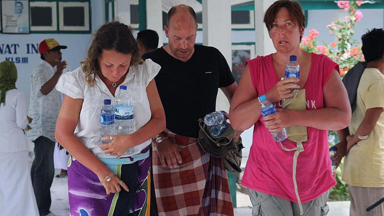 Indonesia confirma que los dos desaparecidos tras el naufragio son españoles - Informativo 24h | Ver