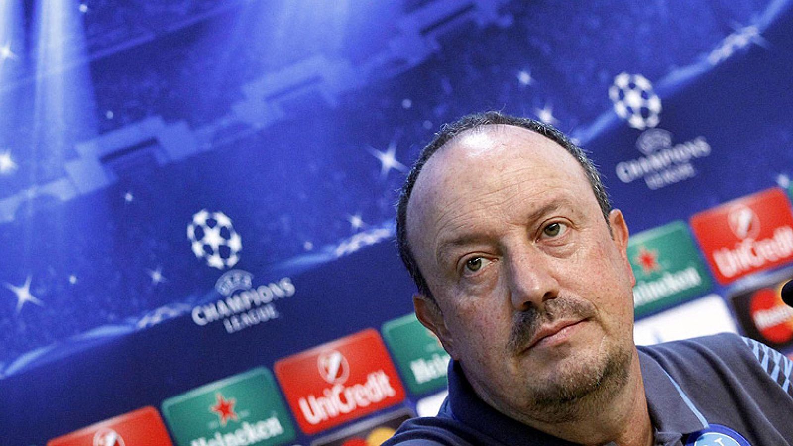El entrenador del Nápoles, Rafa Benítez, ha intentado calmar a su afición y ha asegurado que si no pasan la eliminatoria contra el Athletic Club no será "una tragedia".