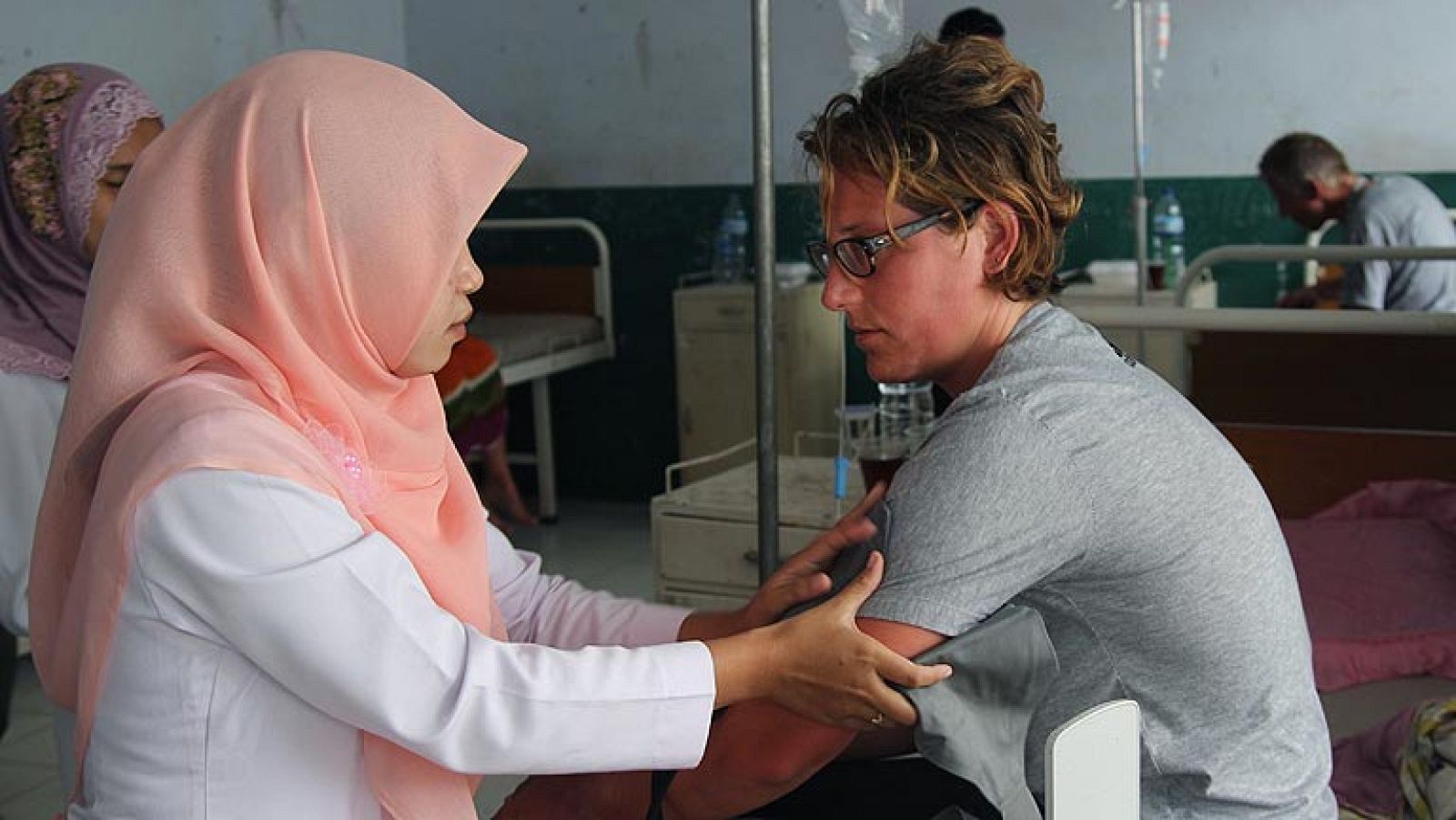 Reanudan la búsqueda de los dos españoles desaparecidos en el naufragio de Indonesia - Informativo 24h | Ver