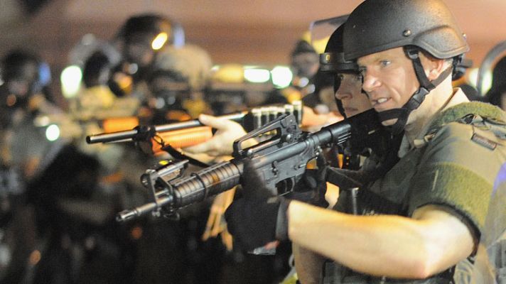 Telediario 1 - Nueva noche de disturbios en Ferguson, Misuri