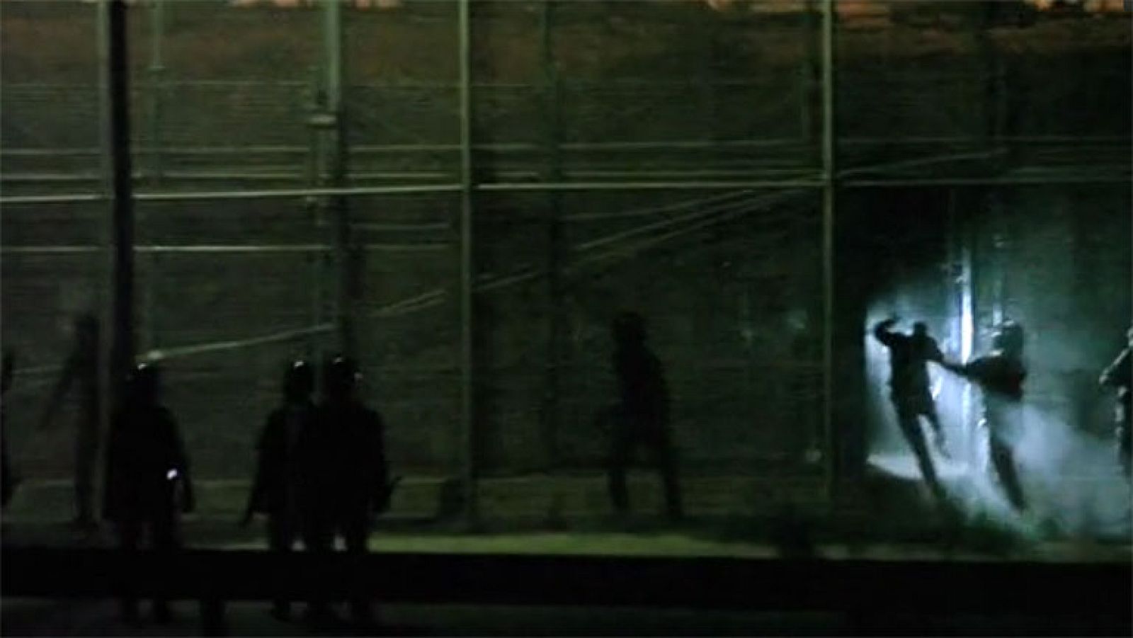 La ONG Prodein difunde un vídeo que muestra golpes a los inmigrantes en la valla de Melilla