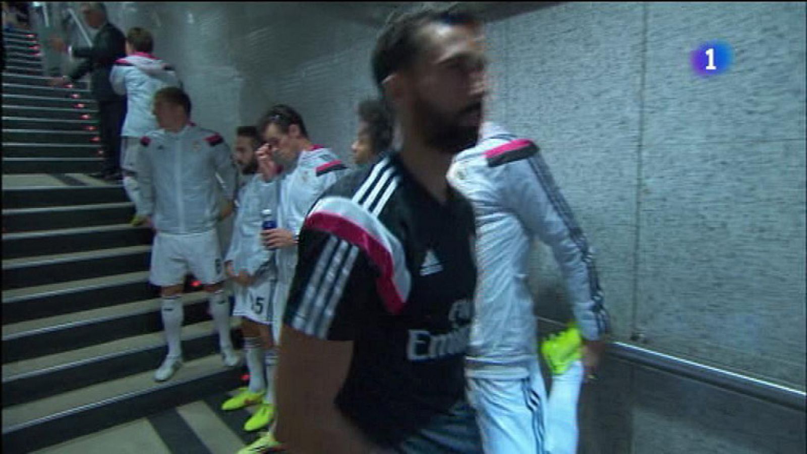 Frialdad entre Arbeloa y Casillas en el túnel de vestuarios - Supercopa de España | Ver