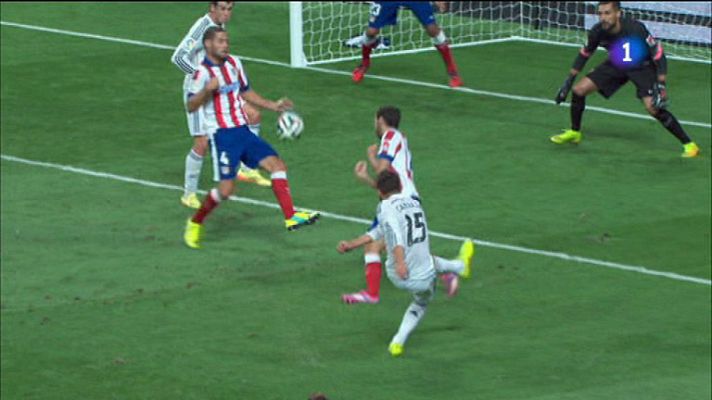  - La mano de Mario Suárez a tiro de Carvajal