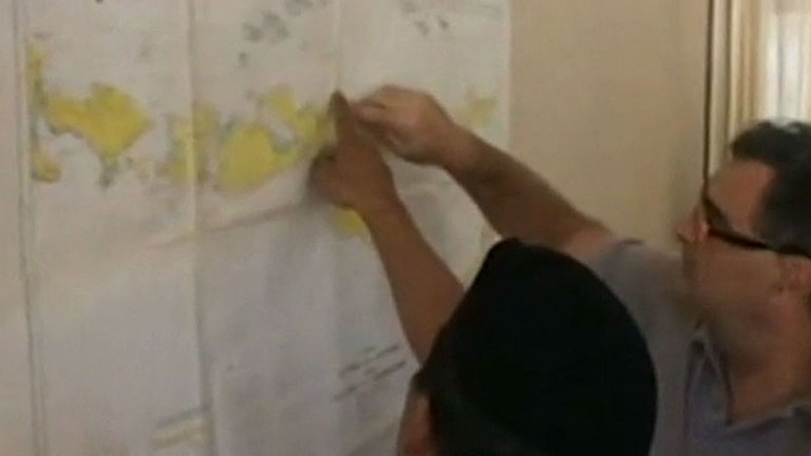 Las familias de los dos turistas españoles desaparecidos en Indonesia no pierden la esperanza de encontrarlos con vida