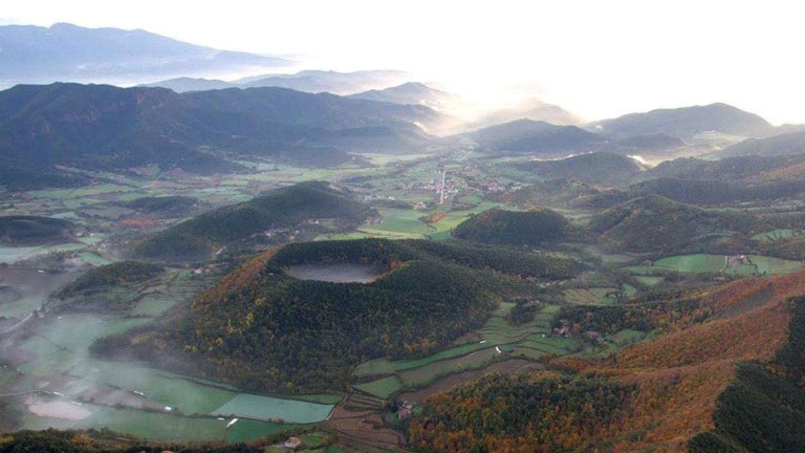 Tras el volcán verde