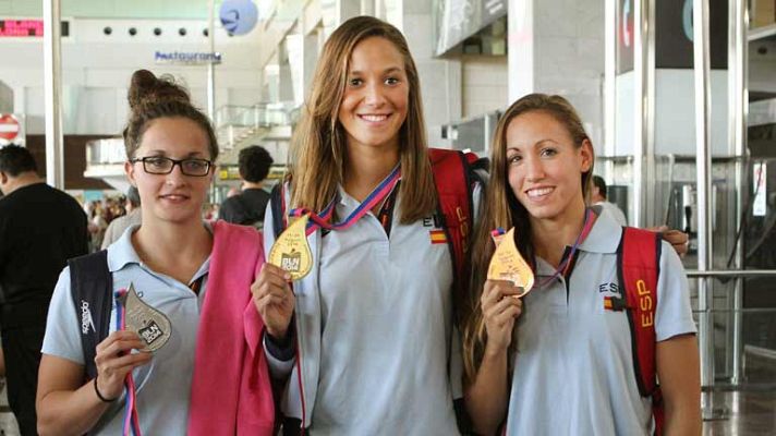 Telediario 1 - Las nadadoras españolas vuelven a casa cargadas de medallas