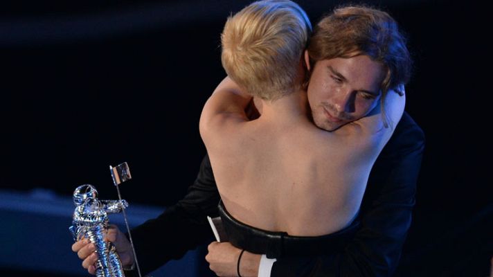 Telediario 1 - Tributos y reivindicaciones en los premios MTV