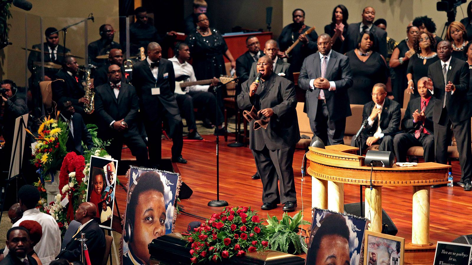 Cientos de personas despiden en Misuri al joven muerto por los disparos de un policía