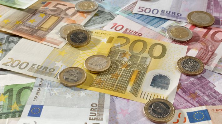 Telediario 1 - El Tesoro vuelve a pagar intereses en mínimos históricos