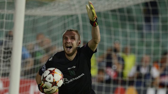 Telediario 1 - Un defensa clasifica al Ludogorets parando dos penaltis