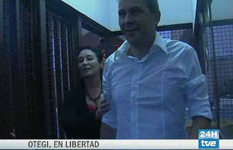 Primeras imágenes de Otegui al abandonar la prisión tras 15 meses | Ver